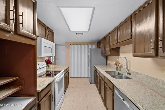 1343 W Calle Madrid, Green Valley, AZ 85622