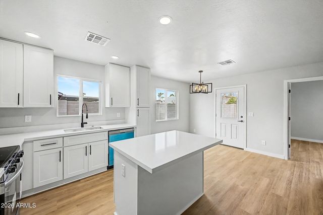 120 W 14TH Avenue, Apache Junction, AZ 85120