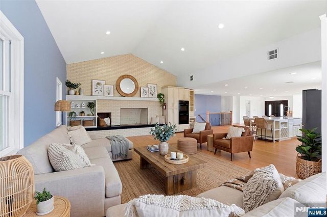 2 Rossi Drive, Clinton Twp, NJ 08809