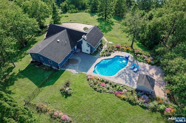 2 Rossi Drive, Clinton Twp, NJ 08809
