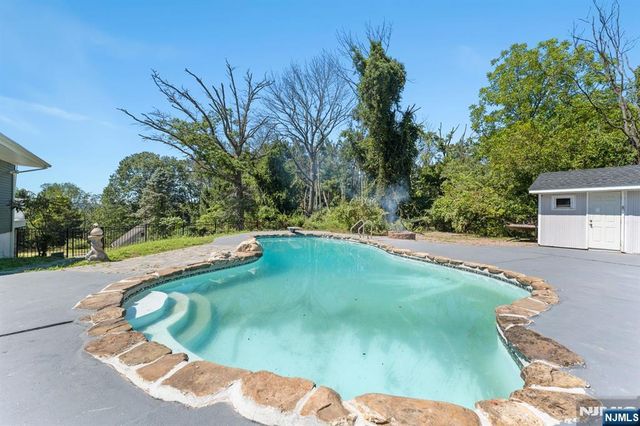 2 Rossi Drive, Clinton Twp, NJ 08809
