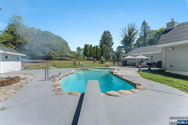 2 Rossi Drive, Clinton Twp, NJ 08809