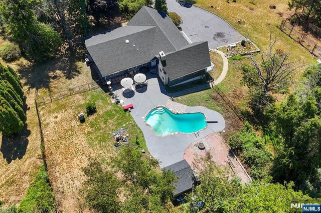 2 Rossi Drive, Clinton Twp, NJ 08809