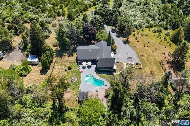 2 Rossi Drive, Clinton Twp, NJ 08809