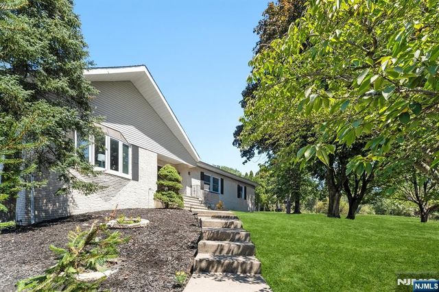 2 Rossi Drive, Clinton Twp, NJ 08809