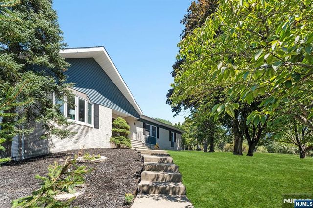 2 Rossi Drive, Clinton Twp, NJ 08809