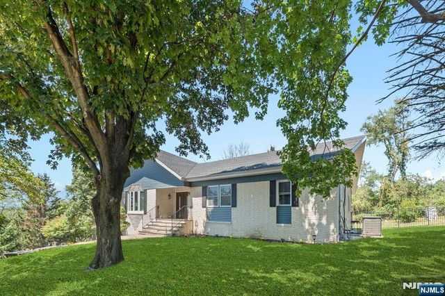 2 Rossi Drive, Clinton Twp, NJ 08809