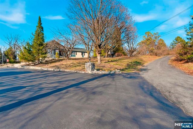 2 Rossi Drive, Clinton Twp, NJ 08809