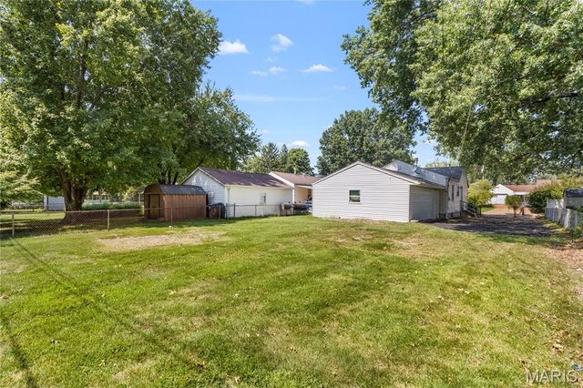 8 Wescott Drive, Florissant, MO 63031