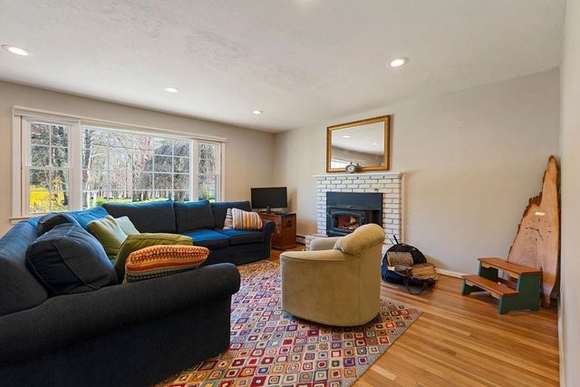 2 Shirley Lane, Stratham, NH 03885