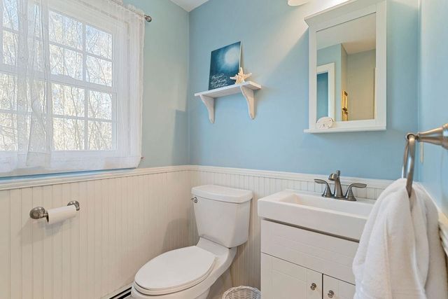 2 Shirley Lane, Stratham, NH 03885