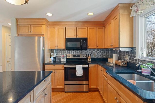 2 Shirley Lane, Stratham, NH 03885