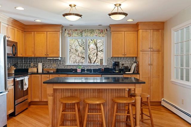 2 Shirley Lane, Stratham, NH 03885