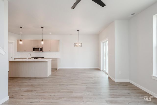 10527 W Tinder St, Star, ID 83669