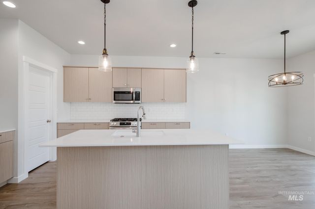 10527 W Tinder St, Star, ID 83669