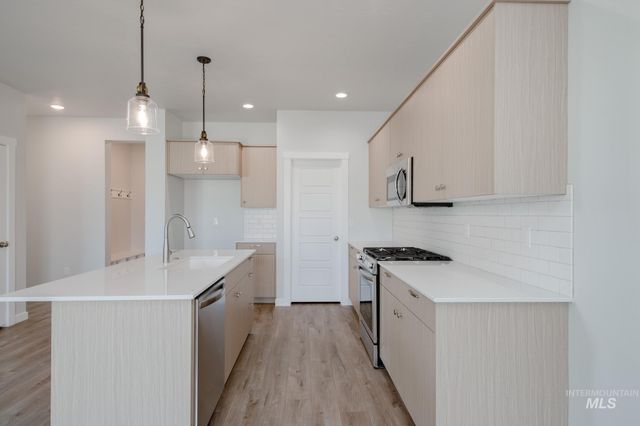 10527 W Tinder St, Star, ID 83669