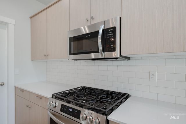 10527 W Tinder St, Star, ID 83669