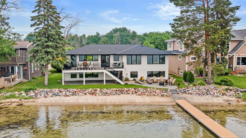 804 County Road I W, Shoreview, MN 55126