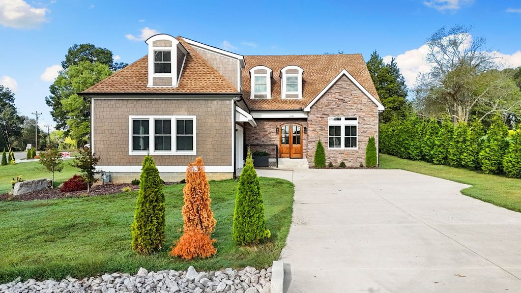 100 N Poole St, Ashland City, TN 37015