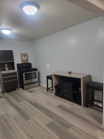 623 W Grissom Avenue, Mitchell, IN 47446