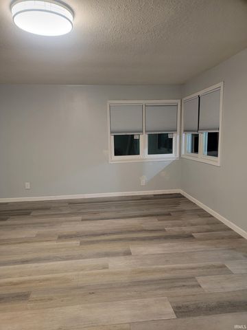 623 W Grissom Avenue, Mitchell, IN 47446