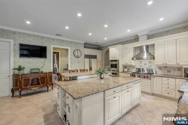 13 Great Hall Road, Mahwah, NJ 07430