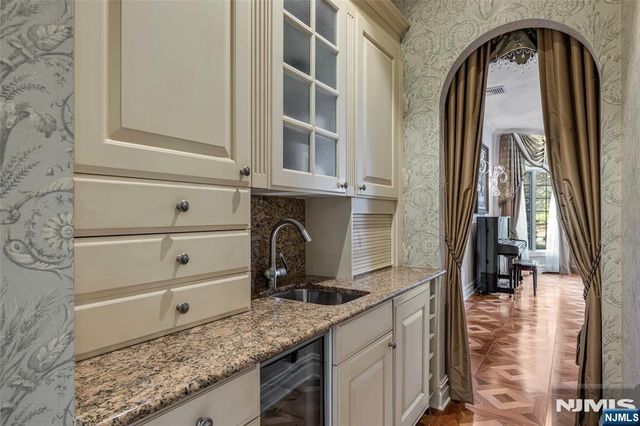 13 Great Hall Road, Mahwah, NJ 07430