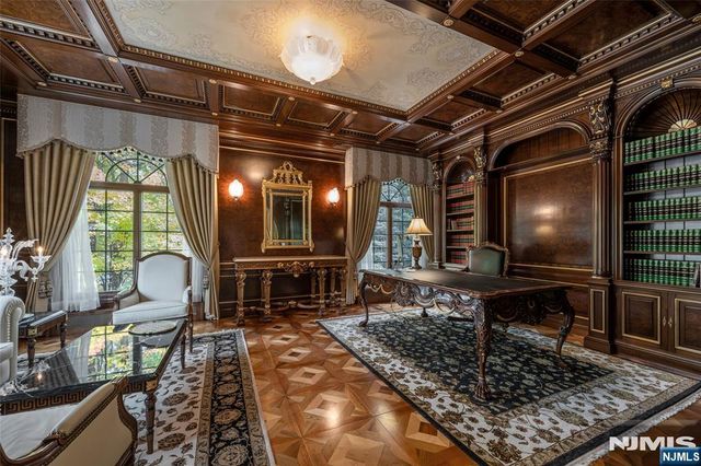 13 Great Hall Road, Mahwah, NJ 07430