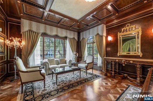 13 Great Hall Road, Mahwah, NJ 07430