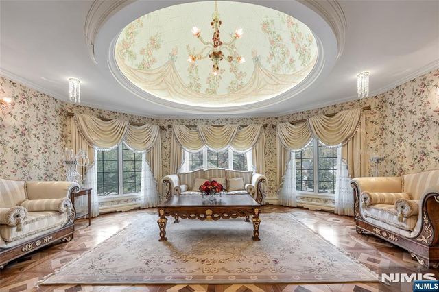 13 Great Hall Road, Mahwah, NJ 07430