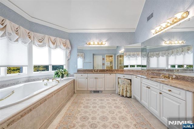 13 Great Hall Road, Mahwah, NJ 07430