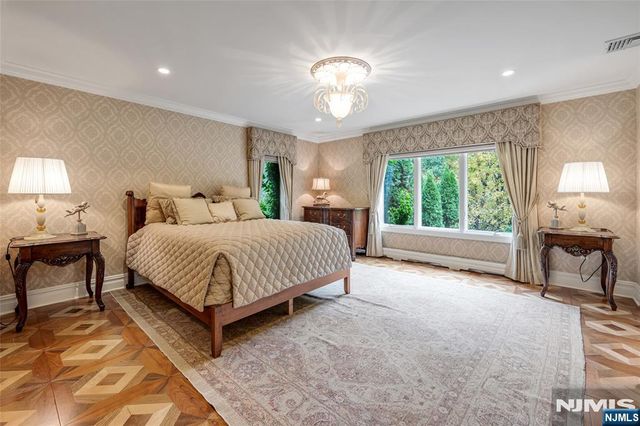 13 Great Hall Road, Mahwah, NJ 07430