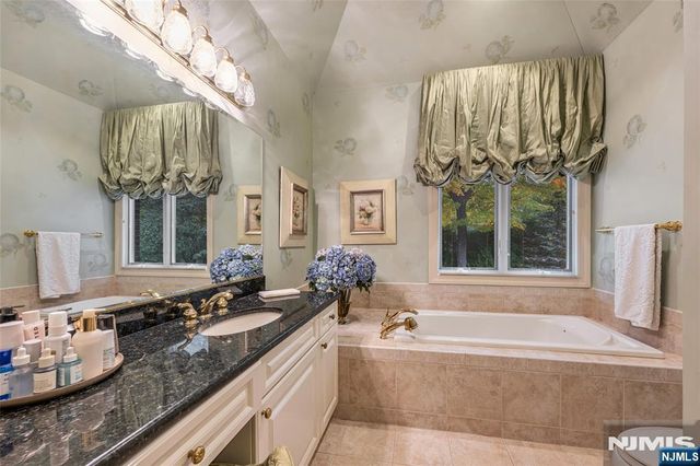 13 Great Hall Road, Mahwah, NJ 07430