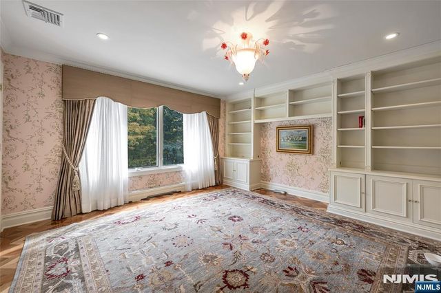 13 Great Hall Road, Mahwah, NJ 07430