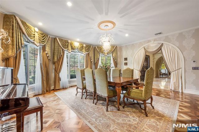 13 Great Hall Road, Mahwah, NJ 07430