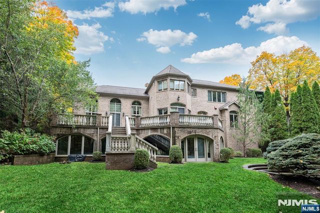 13 Great Hall Road, Mahwah, NJ 07430