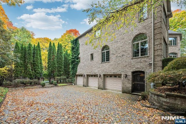 13 Great Hall Road, Mahwah, NJ 07430