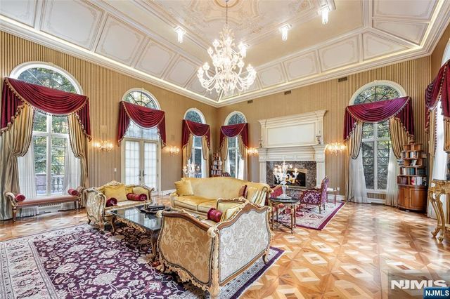13 Great Hall Road, Mahwah, NJ 07430