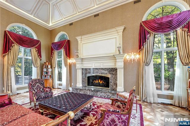 13 Great Hall Road, Mahwah, NJ 07430