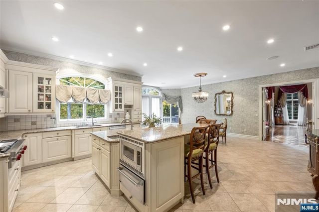 13 Great Hall Road, Mahwah, NJ 07430