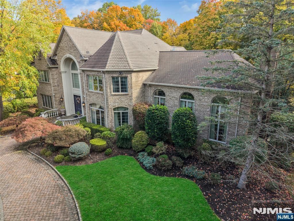 13 Great Hall Road, Mahwah, NJ 07430