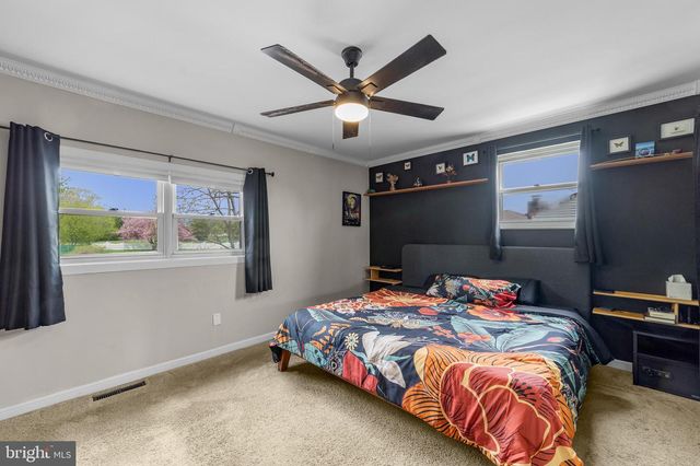 1001 BRADFORD DR, Williamstown, NJ 08094