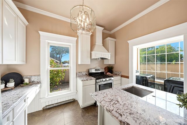 2415 F Street, Bellingham, WA 98225