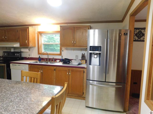 14 Heather Rd., Kuttawa, KY 42055