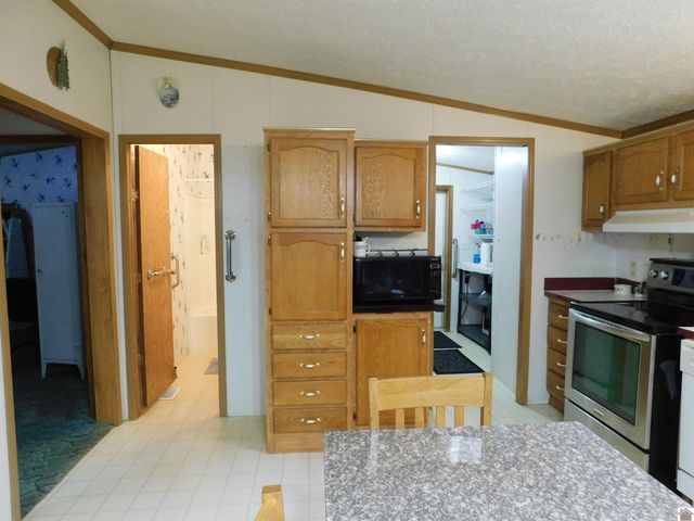 14 Heather Rd., Kuttawa, KY 42055