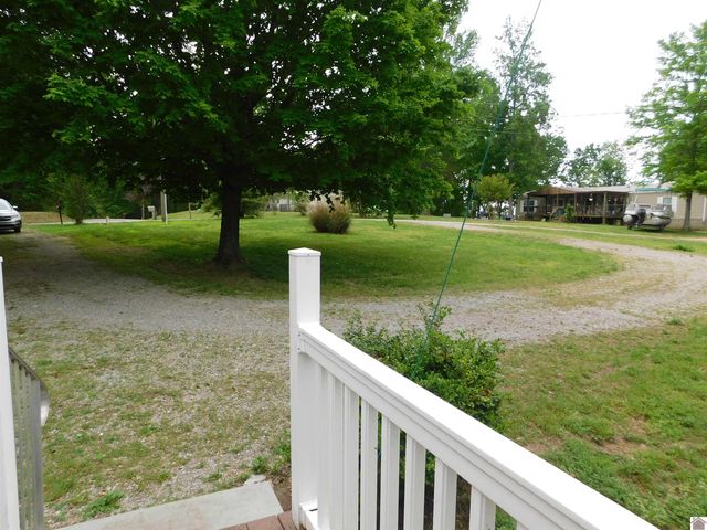 14 Heather Rd., Kuttawa, KY 42055