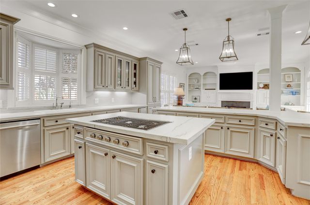 6703 Rutgers Avenue, Houston, TX 77005