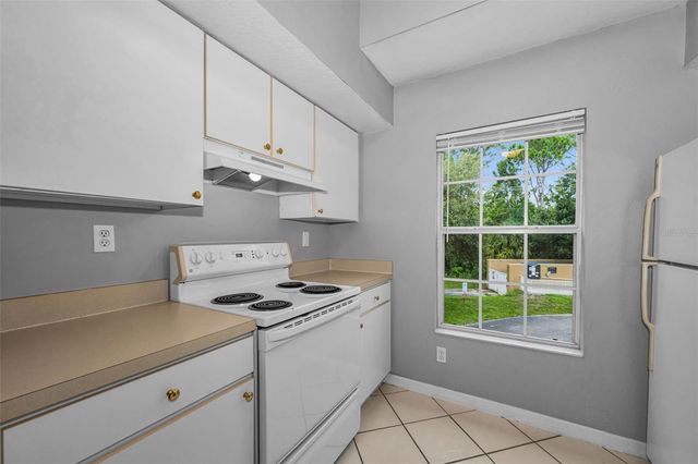 9078 LAKE CHASE ISLAND WAY 9078, Tampa, FL 33626