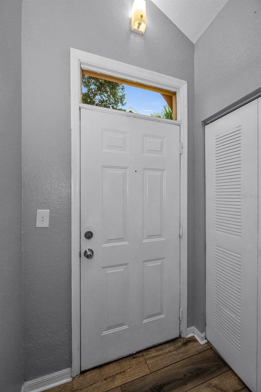 Image 11 of property listing at 9078 LAKE CHASE ISLAND WAY 9078, Tampa, FL 33626