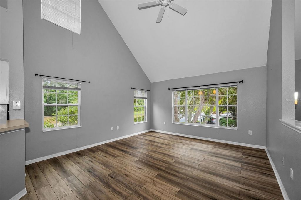 Image 13 of property listing at 9078 LAKE CHASE ISLAND WAY 9078, Tampa, FL 33626